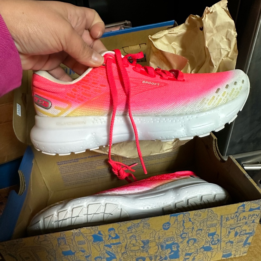 Brooks Women's Pink Running Shoes 7